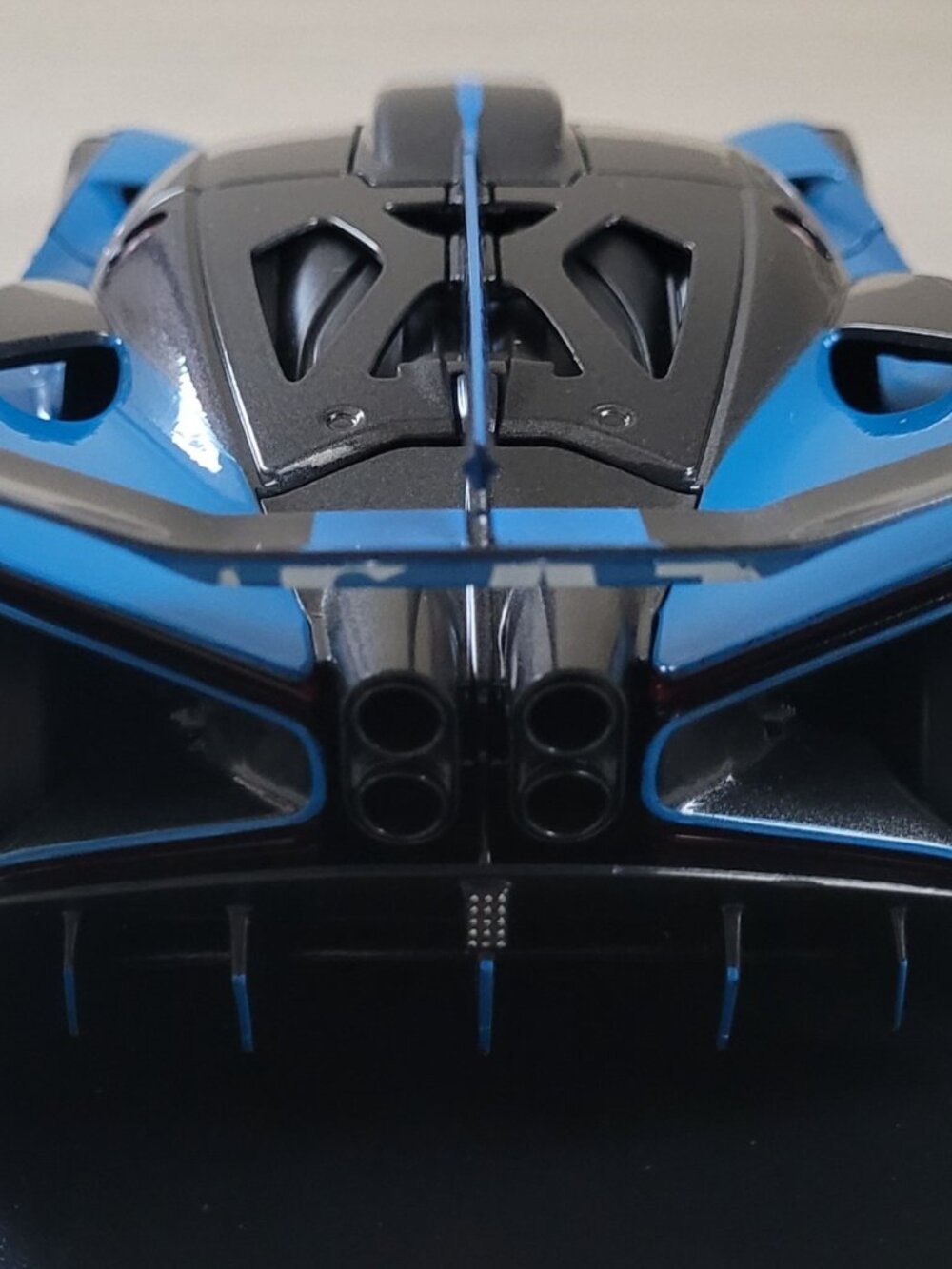 Maisto 2026 - Special Edition - Bugatti Bolide 1:18 - Picture 7 of 8